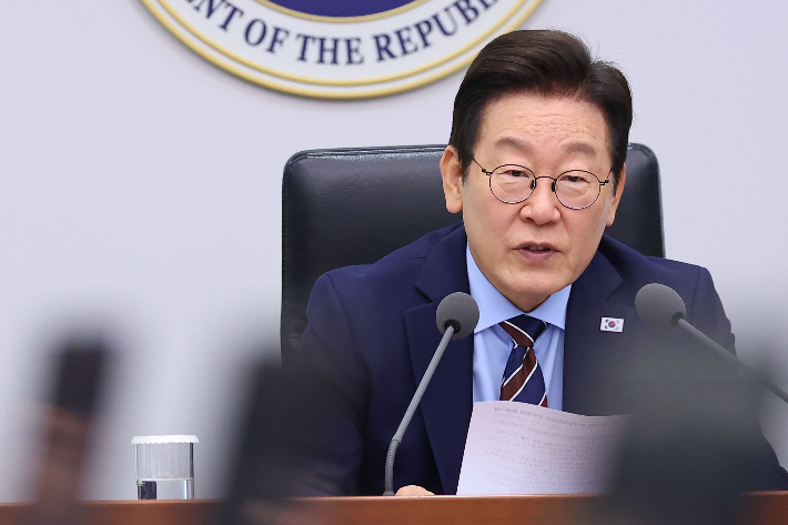 이재명 대통령이 2일 용산 대통령실에서 수석보좌관회의를 주재하고 있다. 연합뉴스