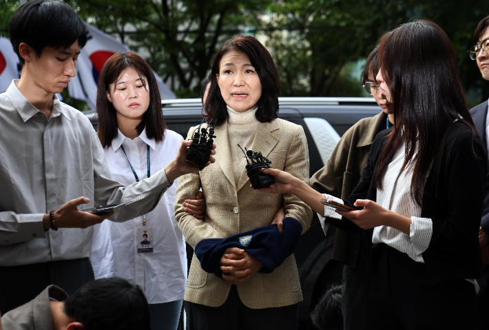 이진숙 전 방송통신위원장이 4일 오후 체포적부심사를 받기 위해 서울남부지법으로 들어서며 발언하고 있다. 연합뉴스