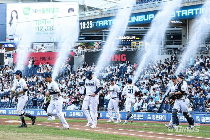 NC 선수단의 경기장 입장 모습. NC 다이노스 제공