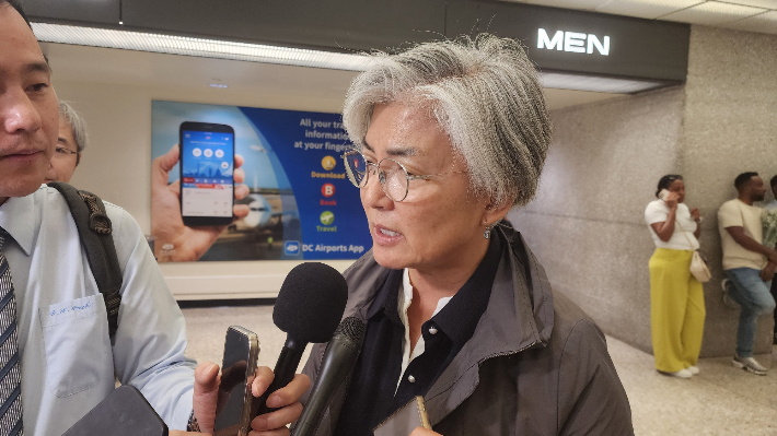 미국 입국한 강경화 신임 주미대사. 연합뉴스