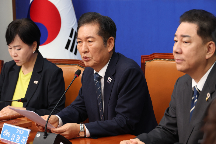 더불어민주당 정청래 대표가 2일 서울 여의도 국회에서 열린 최고위원회의에서 발언하고 있다. 연합뉴스