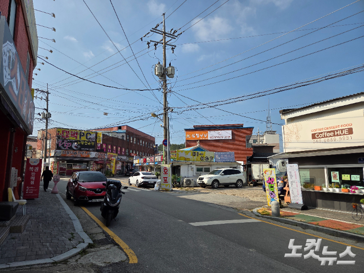 용인 반도체 클러스터가 위치한 원삼면 시내. 지난해 본격적인 공사가 시작되면서 식당과 카페, 편의시설이 들어서고 있다. 정성욱 기자