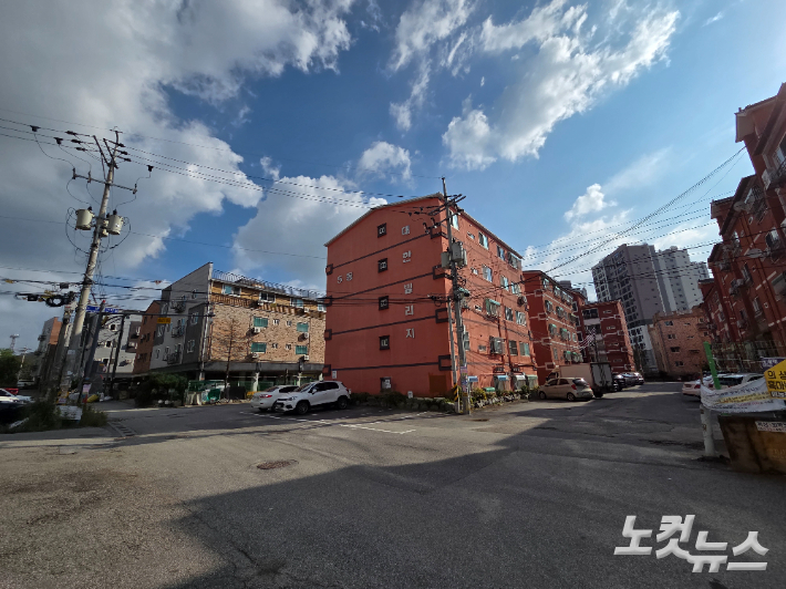 원삼면 숙소시설이 부족한 탓에 공사인력들은 옆동네인 양지면으로 넘어오고 있다. 양지면 원룸촌. 정성욱 기자