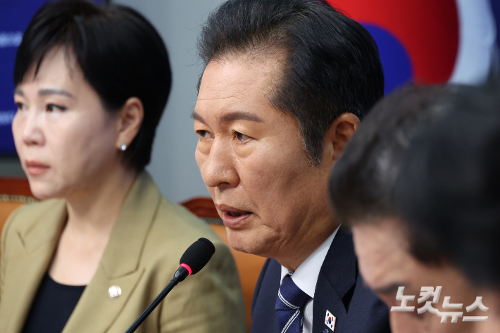 더불어민주당 정청래 대표가 10일 서울 여의도 국회에서 열린 최고위원회의에서 발언을 하고 있다. 윤창원 기자
