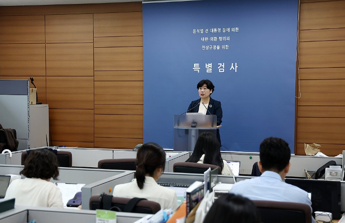 박지영 내란특검보가 특검 사무실이 마련된 서울 서초구 고등검찰청 기자실에서 브리핑을 하고 있다. 연합뉴스