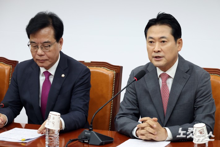 국민의힘 장동혁 대표가 12일 서울 여의도 국회에서 열린 기자간담회에서 발언을 하고 있다.