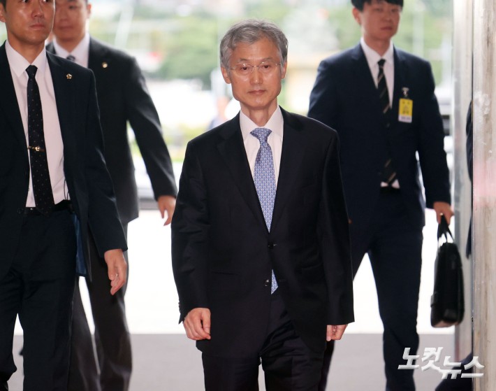 조희대 대법원장, 국회 도착