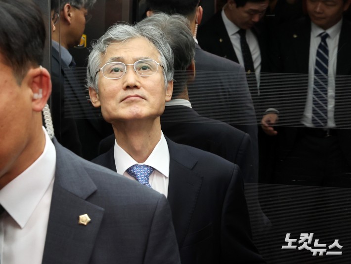 법사위 국감장 향하는 대법원장