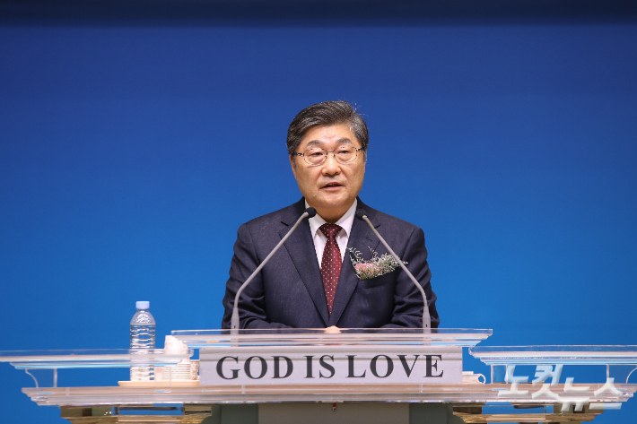 총회장 장봉생 목사가 설교를 전하고 있다. 자료사진