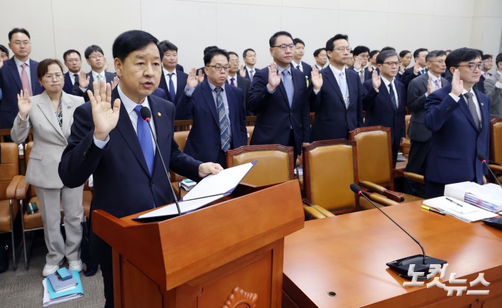 구윤철 기재부 장관 국감 선서