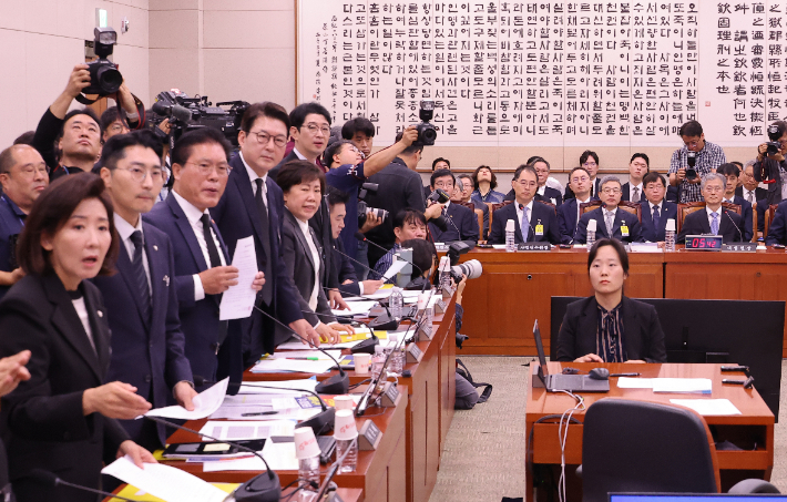 조희대 '이석' 놓고 與野 충돌…고성으로 물든 국감장[영상]