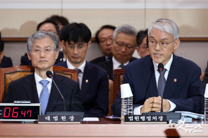 천대엽 법원행정처장이 13일 서울 여의도 국회에서 열린 법제사법위원회의 대법원(법원행정처)·사법연수원·사법정책연구원 등의 국정감사에서 발언을 하고 있다.