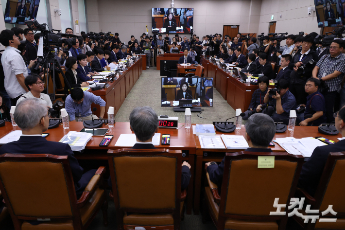 13일 서울 여의도 국회에서 법제사법위원회의 대법원(법원행정처)·사법연수원·사법정책연구원 등의 국정감사가 열리고 있다. 윤창원 기자