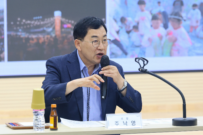 주낙영 경주시장이 APEC 정상회의를 앞두고 간부회의를 주재하고 있다. 경주시 제공