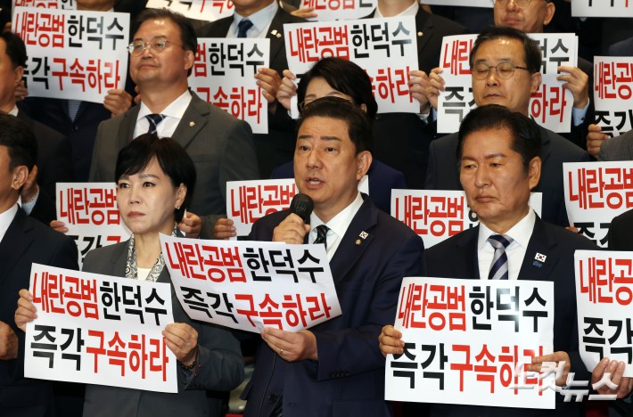 발언하는 김병기 원내대표