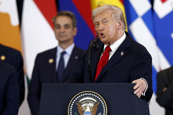 도널드 트럼프 미국 대통령이 13일(현지시간) 이집트 샤름엘셰이크에서 열린 가자지구 평화를 위한 정상회의에서 발언하고 있다. 연합뉴스