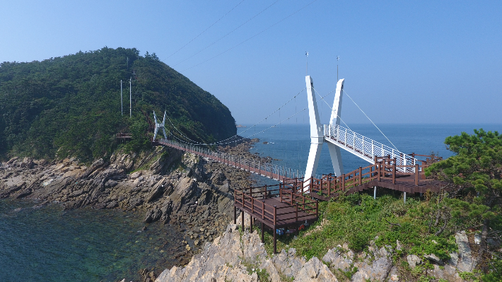 고군산 섬잇길 방축도 출렁다리. 군산시 제공