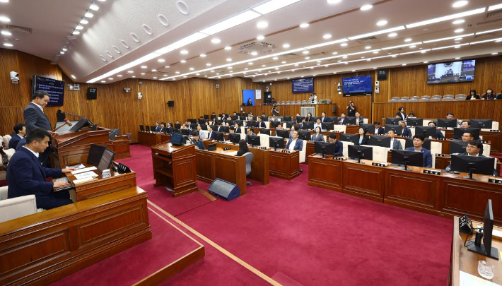 강원도의회 본회의 장면. 강원도의회 제공 
