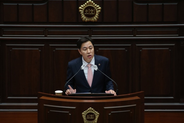 지난 2023년 5월 김태효 의원이 5분 자유발언을 통해 끼인세대의 정책 소외 현상을 짚고있다. 부산시의회 제공