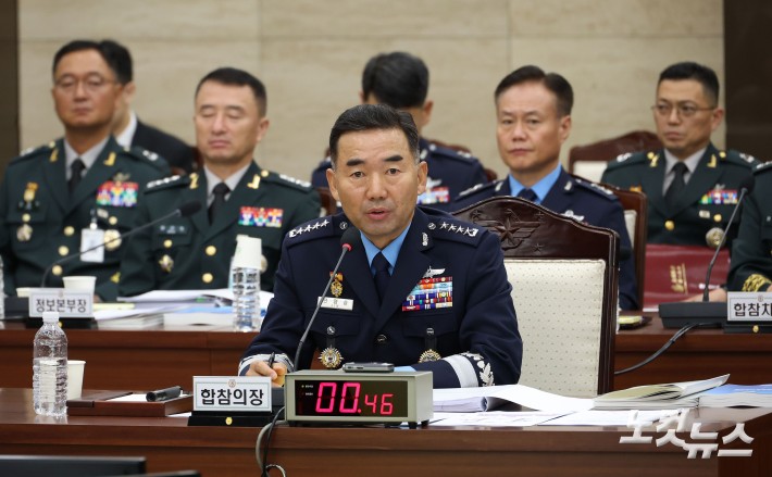질의에 답하는 진영승 합참의장