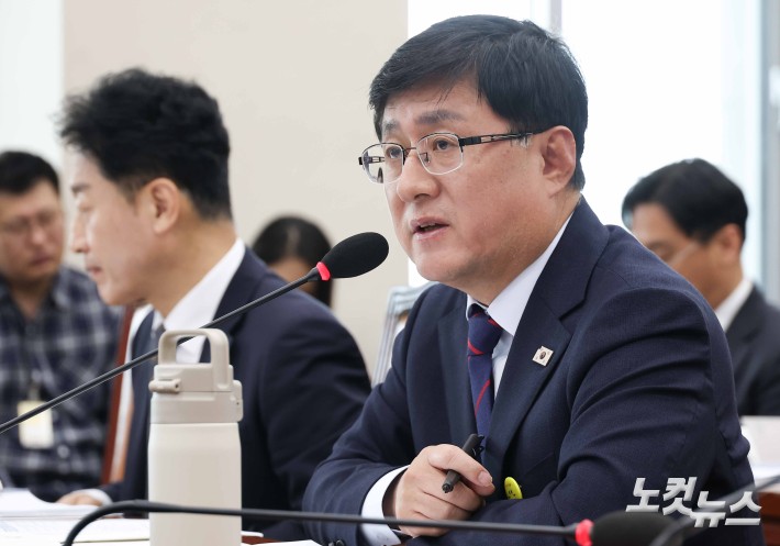 국감 답변나선 김성환 장관