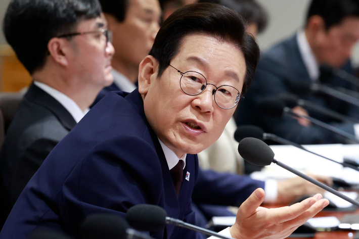 이재명 대통령이 14일 서울 용산 대통령실 청사에서 열린 국무회의에서 발언하고 있다. 연합뉴스