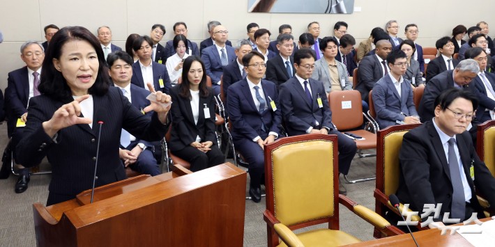 과방위 국감, 증인 출석한 이진숙 전 방통위원장