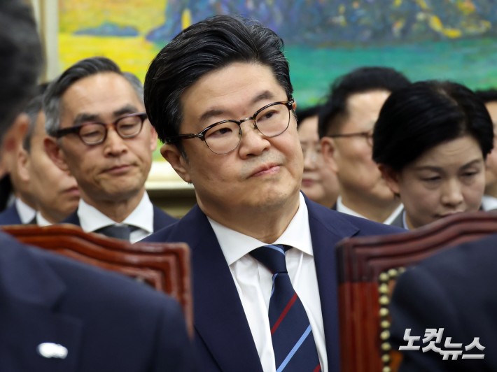 김병주 회장, 정무위 국감 출석