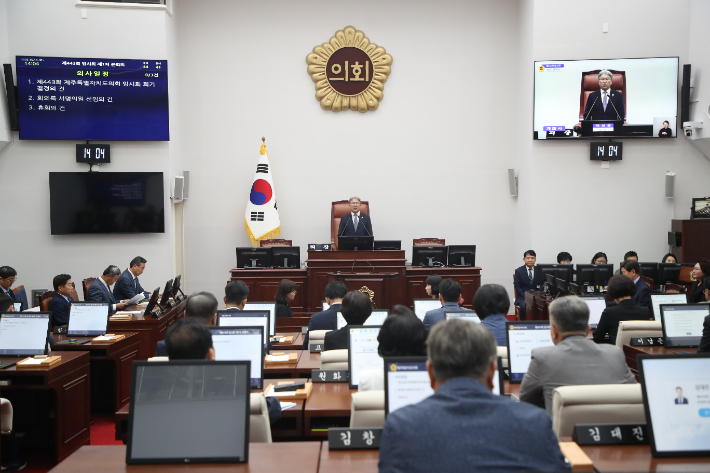 제주도의회 제443회 임시회가 14일 개회돼 18일간의 회기로 열린다. 이번 임시회에선 민선8기 오영훈 제주도정을 상대로 한 마지막 행정사무감사가 진행된다. 제주도의회 제공