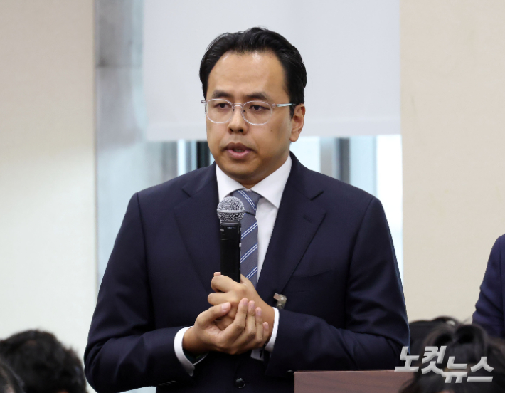 우아한 형제들 김범석 대표이사가 14일 오후 국회 정무위원회 국정감사에 출석해 질의에 답하고 있다. 황진환 기자