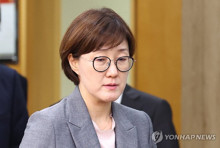 (서울=연합뉴스) 김도훈 기자 = 김현지 대통령실 제1부속실장이 2일 용산 대통령실에서 열린 수석보좌관회의에 참석하고 있다. 2025.10.2 superdoo82@yna.co.kr 연합뉴스