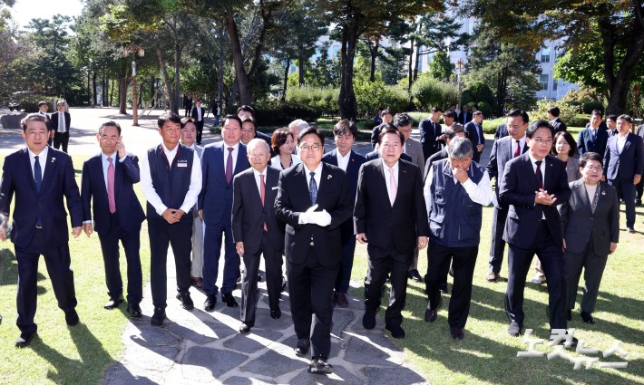 사회적 대화의 길로..