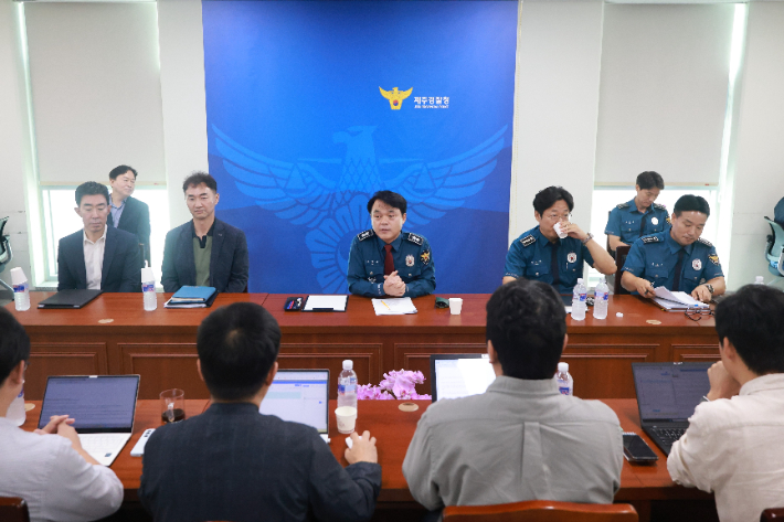 15일 오전 제주경찰청 기자실에서 진행된 고평기 신임 청장 기자간담회. 제주경찰청 제공