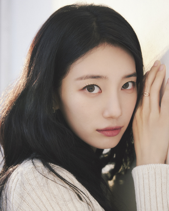 수지는 극 중 현대에서 반사회적 인격장애를 가진 가영 역을 연기했다. 넷플릭스 제공
