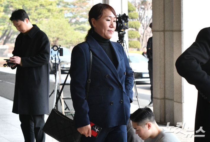 윤석열 대통령 부부의 공천 개입·불법 여론조사 의혹을 제기한 강혜경 씨. 류영주 기자