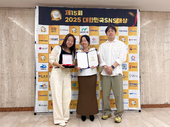 전주시는 16일 한국프레스센터에서 열린 '2025 제15회 대한민국 SNS 대상' 시상식에서 공공부문(기초지자체 시 부문) 최우수상을 받았다. 전주시 제공