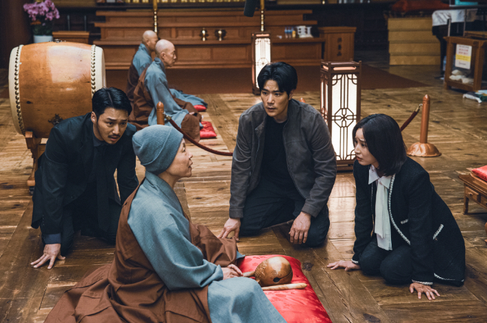 영화 '중간계' 스틸컷. CJ CGV㈜ 제공