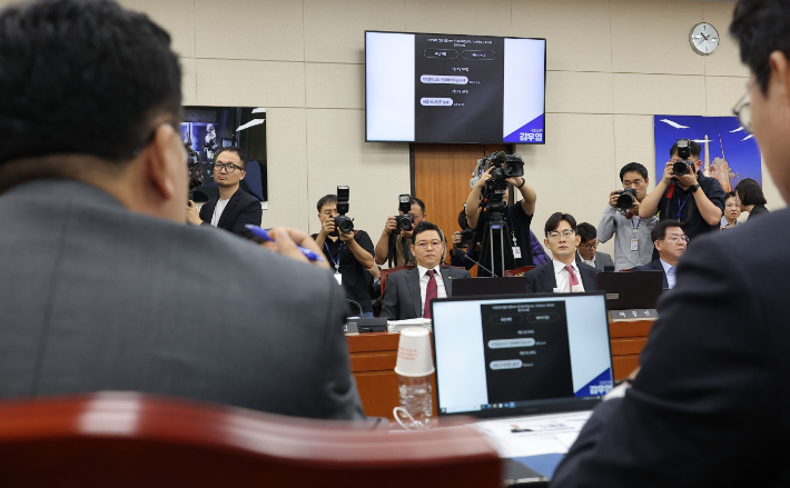 과방위 여야, '문자 폭로 사태' 충돌. 연합뉴스