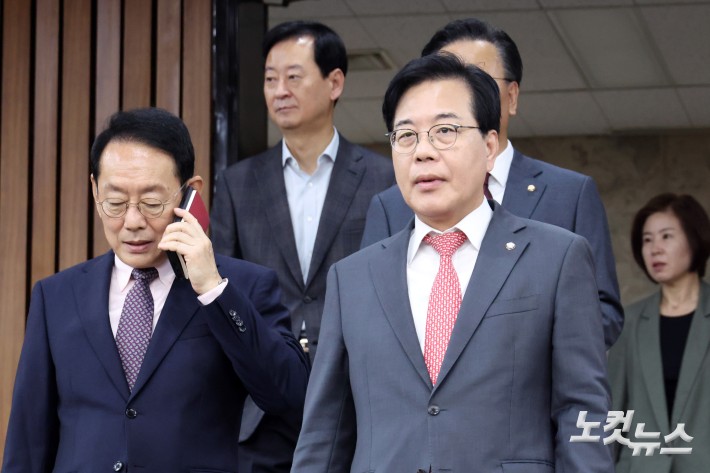 국정감사 대책회의 참석하는 송언석