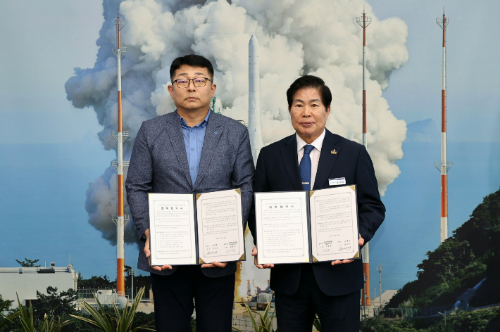 왼쪽부터 소병환 지사장, 공영민 군수. 고흥군 제공