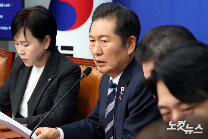 더불어민주당 정청래 대표가 17일 서울 여의도 국회에서 열린 최고위원회의에서 발언을 하고 있다.