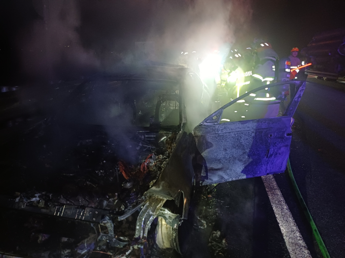 차량 화재 진화 모습. 충남 논산소방서 제공