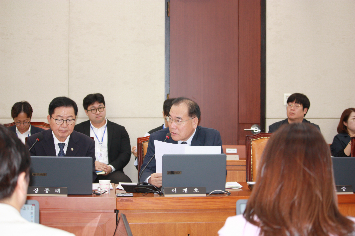 이개호 의원 국감 질의 모습. 이 의원실 제공