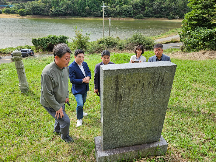 전라남도가 동학농민혁명 유적지 현황조사에서 확인한 오윤영 접주 묘소. 전라남도 제공