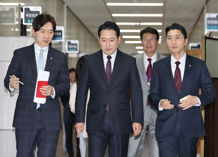 기자간담회 참석하는 장동혁 대표. 연합뉴스