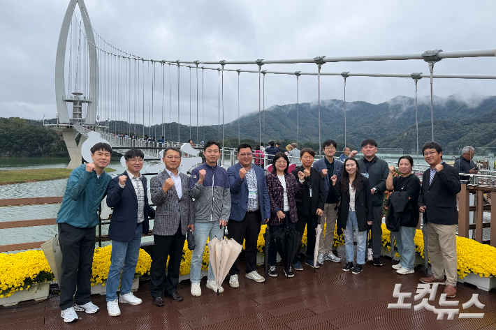 전북기자협회와 한국언론진흥재단 광주지사는 18일 임실 옥정호 일원에서 '전북 올림픽·관광 로컬콘텐츠 활용 현장 전문연수'를 했다. 남승현 기자