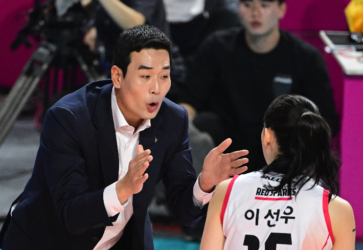 고희진 정관장 감독. 한국배구연맹