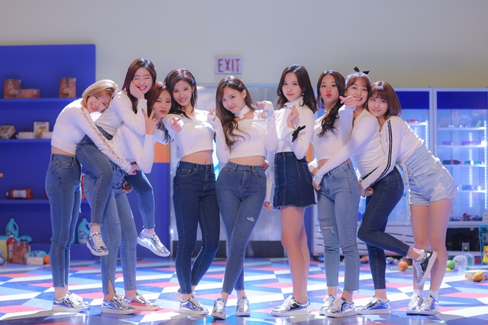 '하트 셰이커' 활동 당시 트와이스 모습. JYP엔터테인먼트 제공