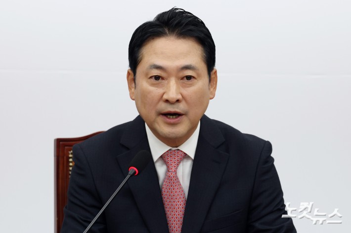 국민의힘 장동혁 대표가 20일 서울 여의도 국회에서 열린 최고위원회의에서 발언을 하고 있다.