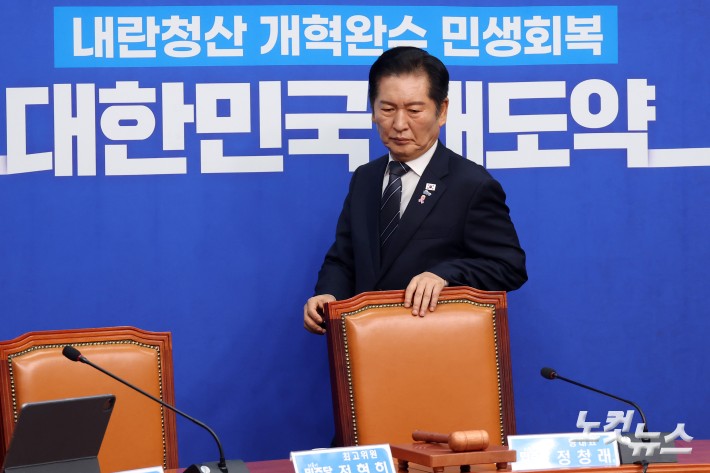 더불어민주당 정청래 대표가 20일 서울 여의도 국회에서 열린 최고위원회의에 참석하고 있다.